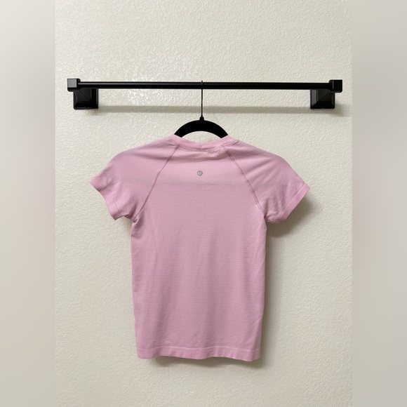 Lululemon Swiftly Tech Short-Sleeve Shirt 2.0 Waist Length Vita Pink - Picture 3 of 4